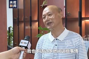 TA：赛季前曼联门将告知阿迪希望球衣更修身，但奥纳纳穿不下